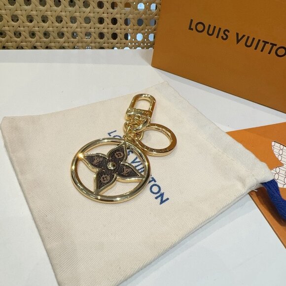 Louis Vuitton Gold Keychain - Picture 1 of 4